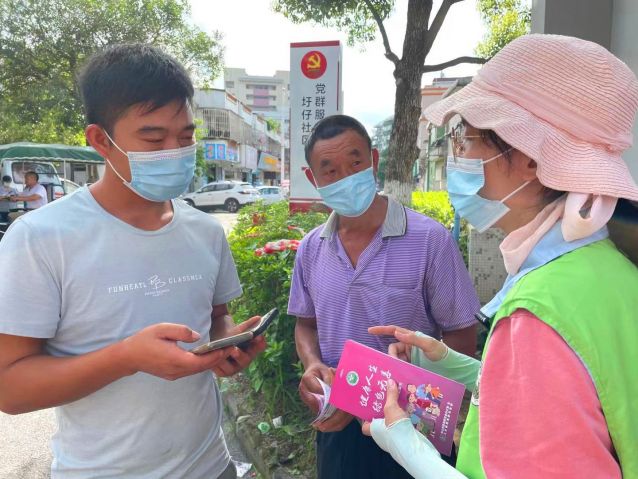 “全民抗疫·守護廣東”——支援抗疫，三鄉(xiāng)禁毒社工在行動照片2.jpg
