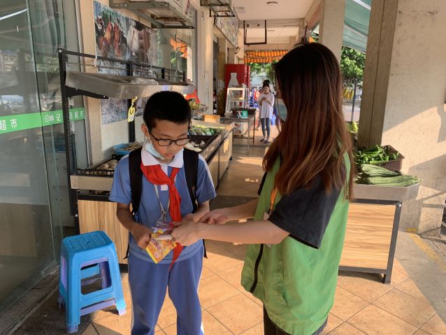 三鄉(xiāng)鎮(zhèn)開展“守護(hù)校園安全，護(hù)學(xué)禁毒兩不誤”宣傳活動(dòng)三鄉(xiāng)鎮(zhèn)開展“守護(hù)校園安全，護(hù)學(xué)禁毒兩不誤”宣傳活動(dòng)