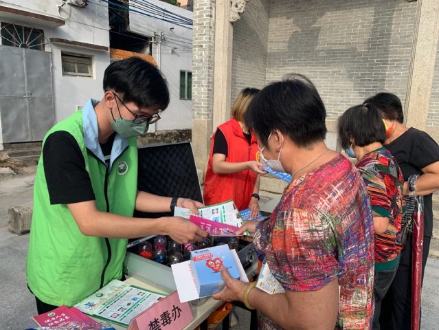 三鄉(xiāng)鎮(zhèn)開展“宣傳禁毒進(jìn)小家，‘無毒’社區(qū)靠大家”活動(dòng)照片3.jpg