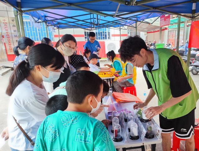 三鄉(xiāng)鎮(zhèn)開展“親子游園樂融融，大手小手齊禁毒“宣傳活動(dòng)圖片2.jpg